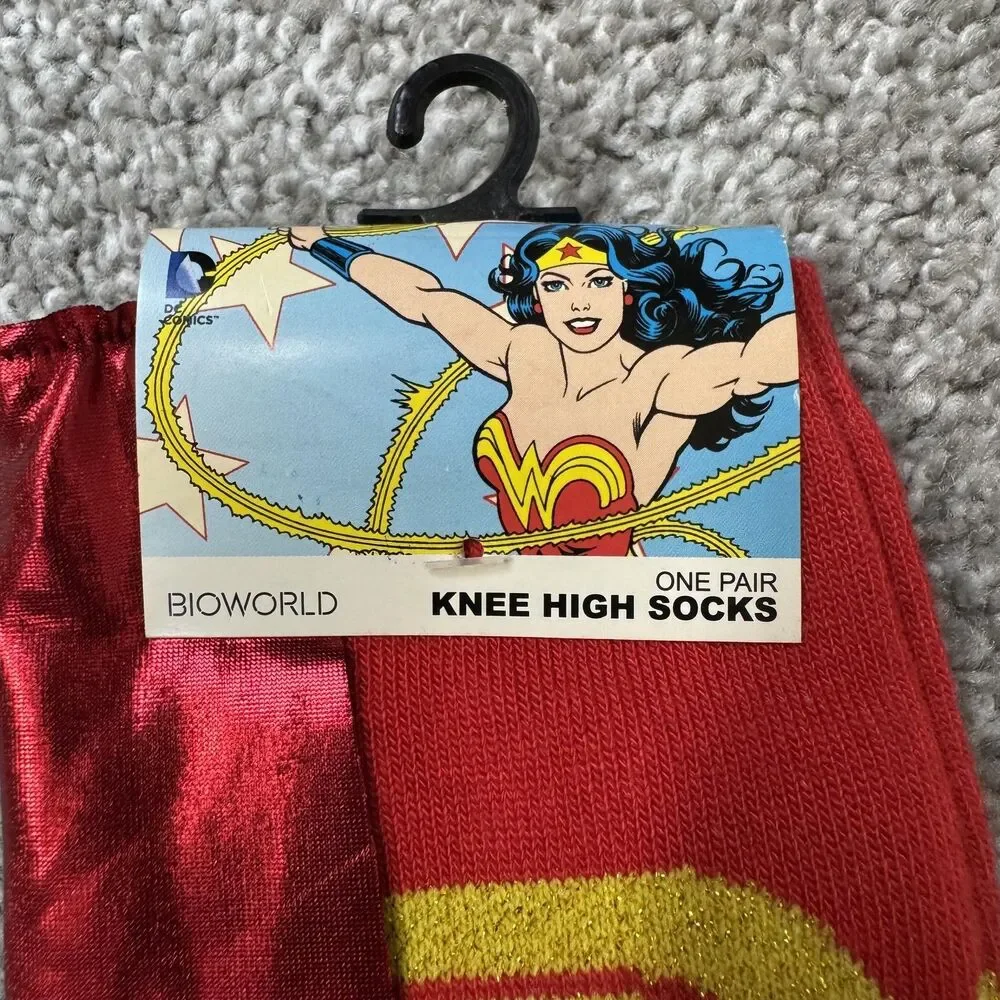 Bioworld Socks Womens One Size Multicolor Wonder Woman Knee High Cape Superhero